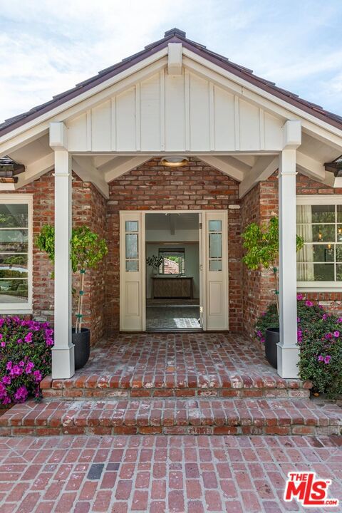 615 N Tigertail Road