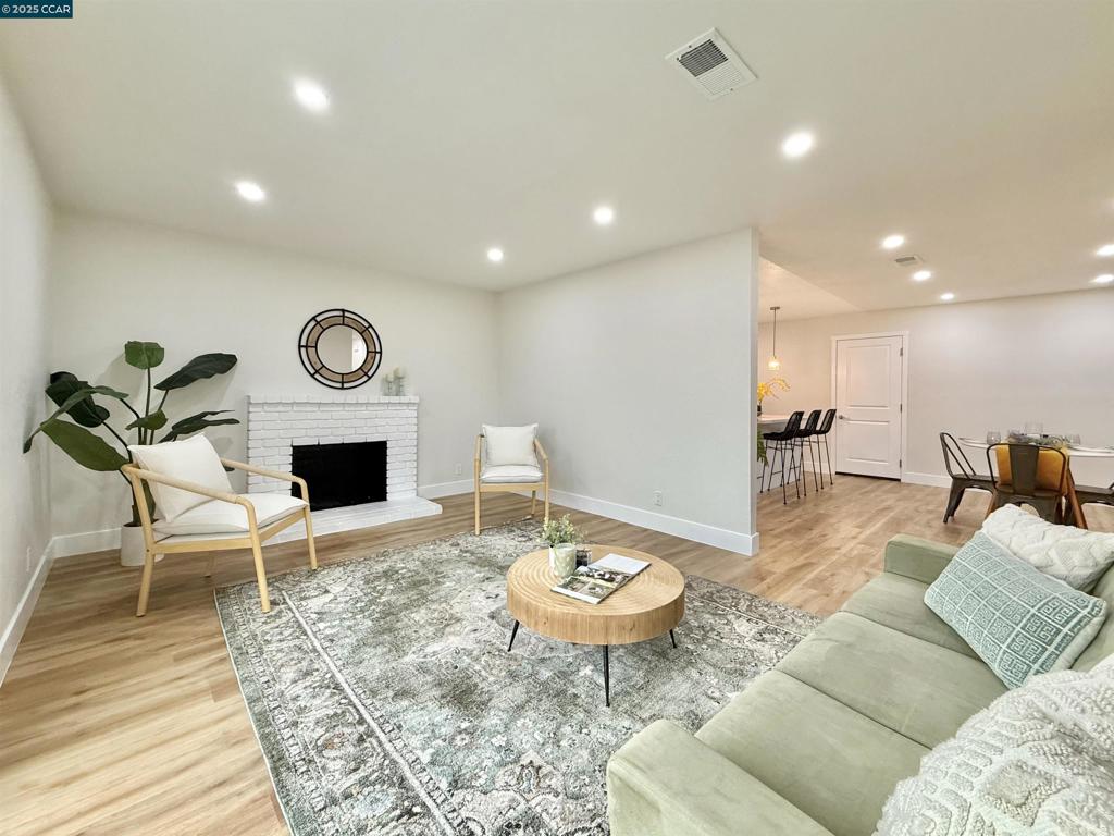 COLLEGE PARK - Residential