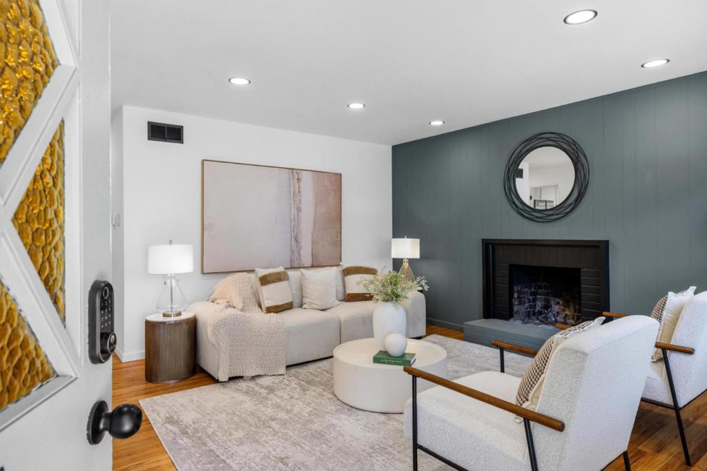 1168 Las Palmas Drive
