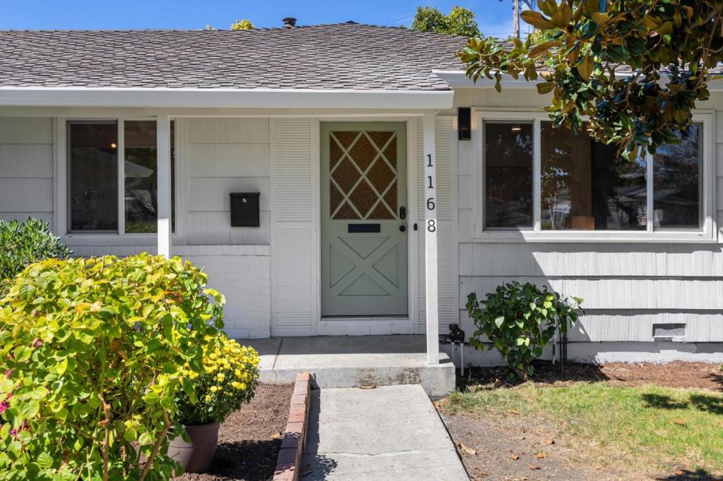 1168 Las Palmas Drive
