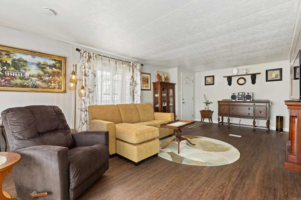 2280 E Valley Parkway 127