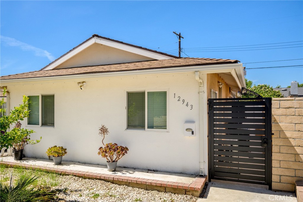 Brand New ADU * 1 Bedroom / 1 Bathroom * 500sqft * All Utilities Included * Open Floor Plan * Laminate Floors * A/C & Heat * Laundry Included * Patio * Street Parking * No Pets