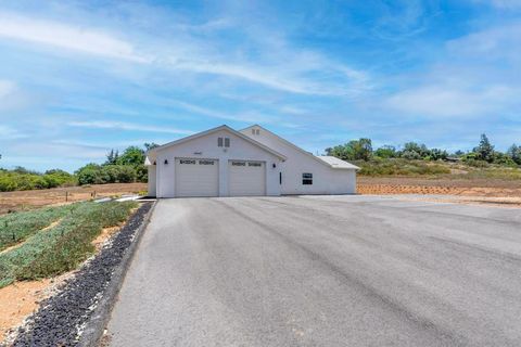 Photo of 14443 Cool Valley Rd Rd, Valley Center, CA 92082 (MLS # 250030793SD)