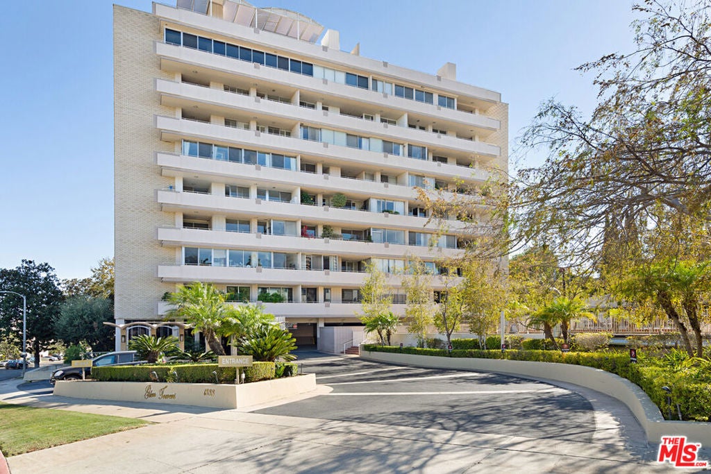 1333 S Beverly Glen 302