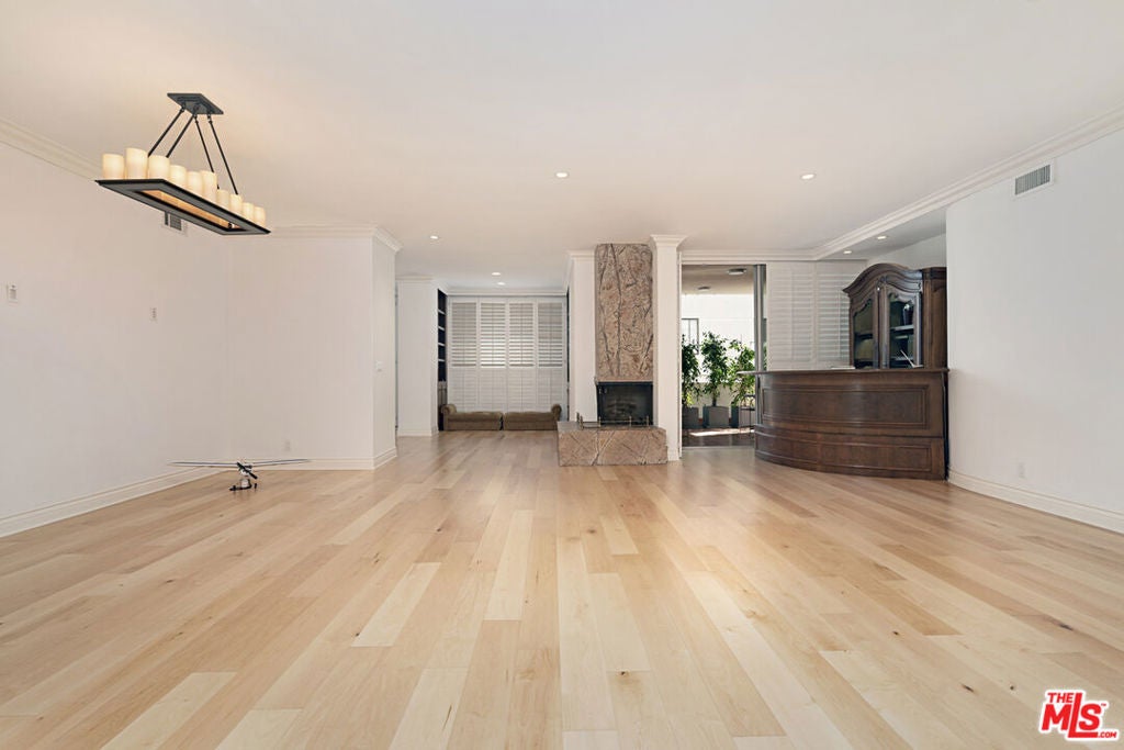 1333 S Beverly Glen 302