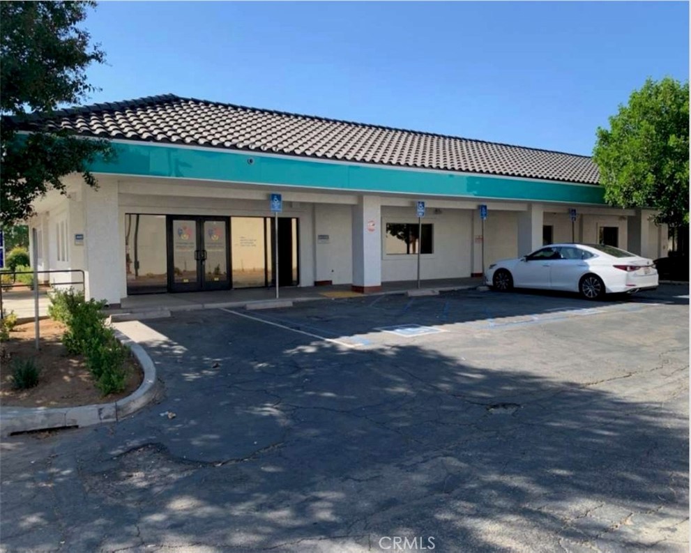 ?Freestanding Professional Medical/Office Building ?Located just West of Sierra Ave., across from Stater Bros?Easy Access to I-15 & I-210 Freeways; Ample Vehicle Parking Spaces?Built in 1988; +/- 8,293 SF; 21,413 SF Land?Close proximity to Foothill Blvd. & Sierra Ave. Intersection, Fontana Police Department, Fontana Superior Court and Downtown Fontana?Modified Gross Leases include water & trash
Currently we have one vacancy a medical space with 3 private offices/exam rooms with reception area for immediate move in.