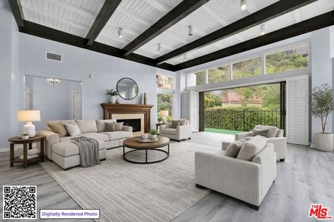 Photo of 1713 Queens Court, Los Angeles, CA 90069 (MLS # 26633433)