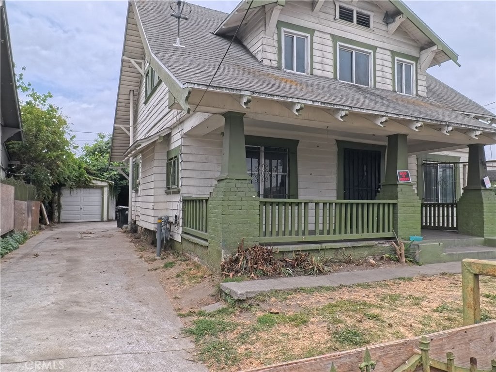 342 W and 342 1/2 W. 52nd ST, Los Angeles CA 90037