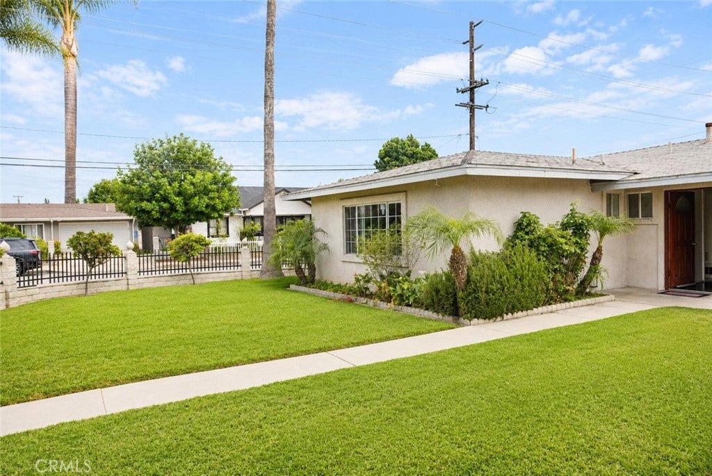 1134 Hermosa Avenue