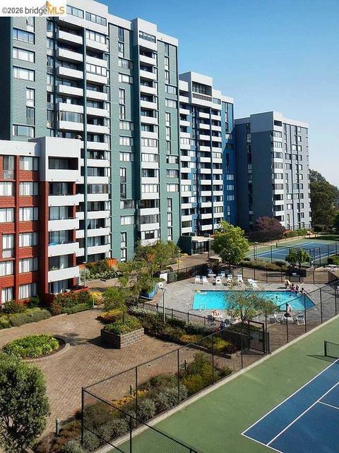 Photo of 555 Pierce St St #1424, Albany, CA 94706 (MLS # 41132051)