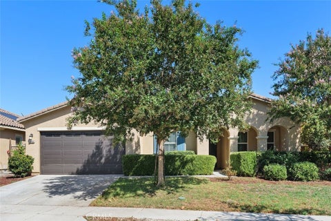 Photo of 14406 Serenade Drive, Corona, CA 92880 (MLS # AR26208414)