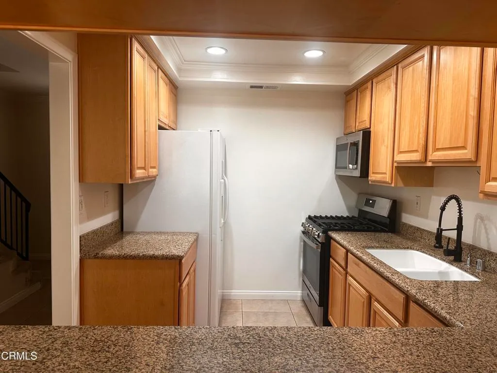 Pasadena, California 91106, United States, 2 Bedrooms Bedrooms, ,2 BathroomsBathrooms,Residential,Active,185997