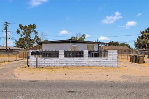 Photo of 16396 Yucca Street, Hesperia, CA 92345 (MLS # SR26139562)