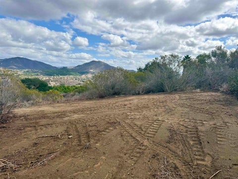 Photo of Mission Ridge Lane 21, Fallbrook, CA 92028 (MLS # NDP2608724)