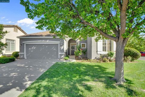 Photo of 1524 Bismarck Ln, Brentwood, CA 94513 (MLS # 41129836)