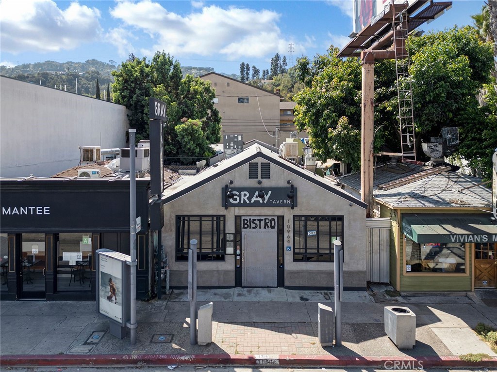 10964 Ventura Boulevard