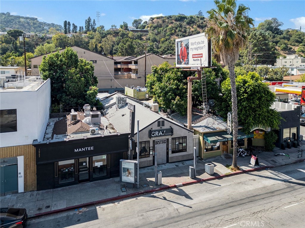 10964 Ventura Boulevard