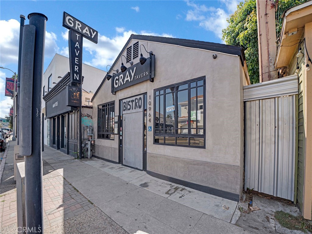 10964 Ventura Boulevard