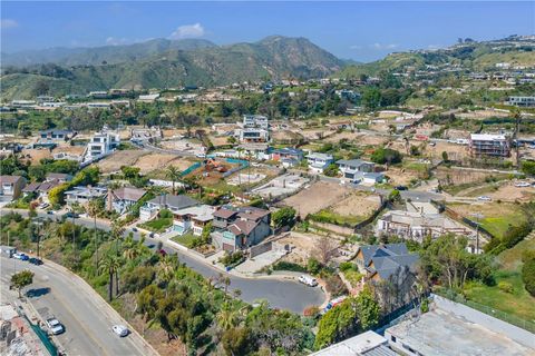 Photo of 16625 Marquez Terrace, Pacific Palisades, CA 90272 (MLS # WS26043393)