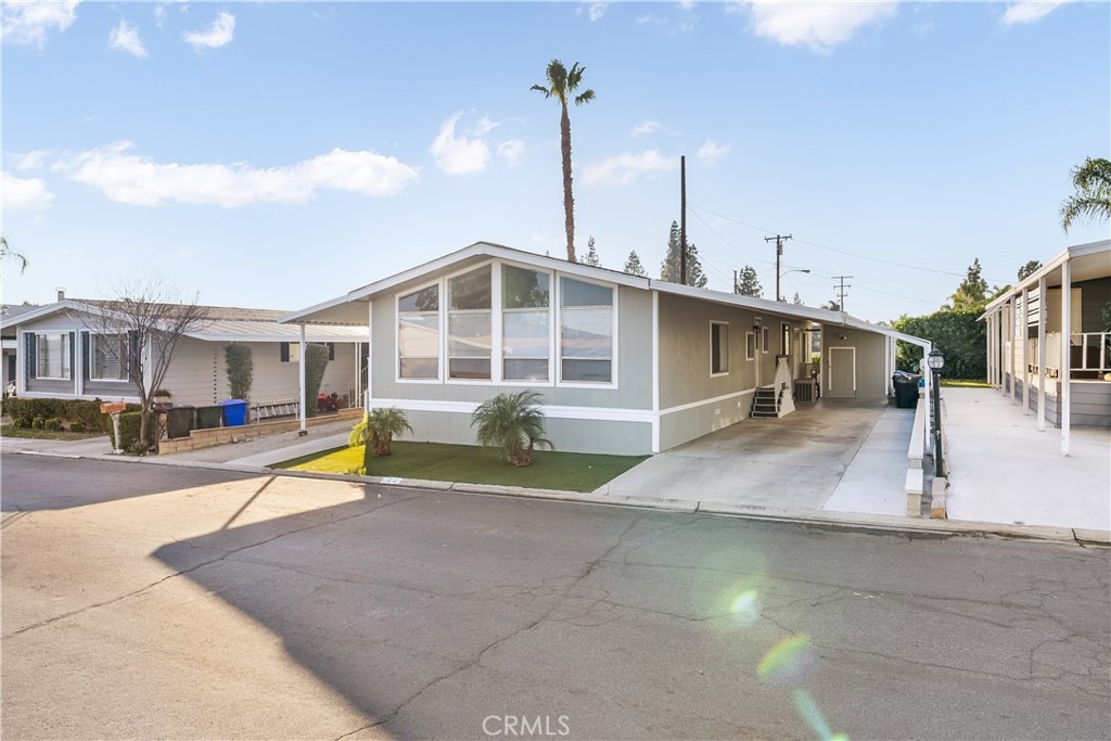 929 E Foothill Boulevard 28