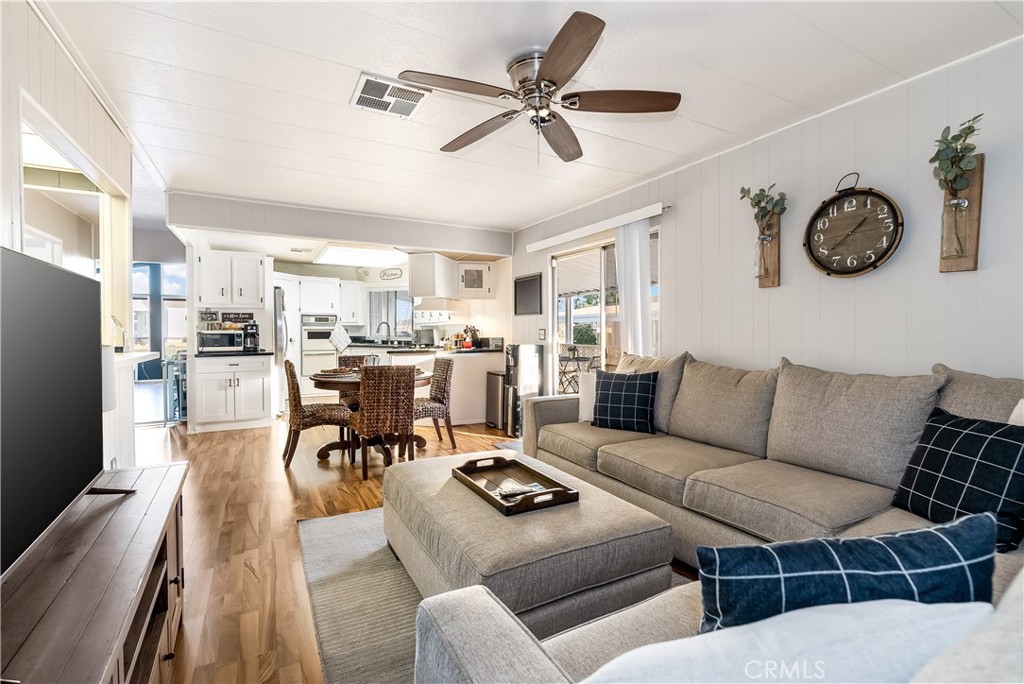 929 E Foothill Boulevard 28