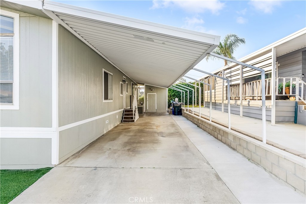 929 E Foothill Boulevard 28