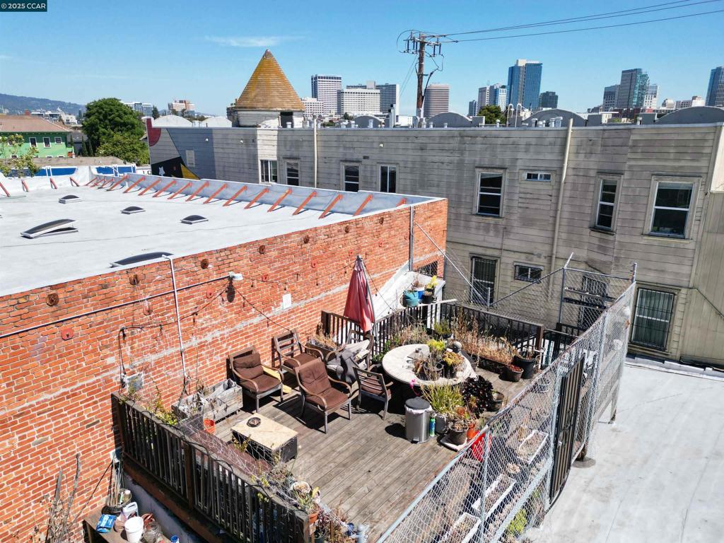 WEST OAKLAND - Residential Income