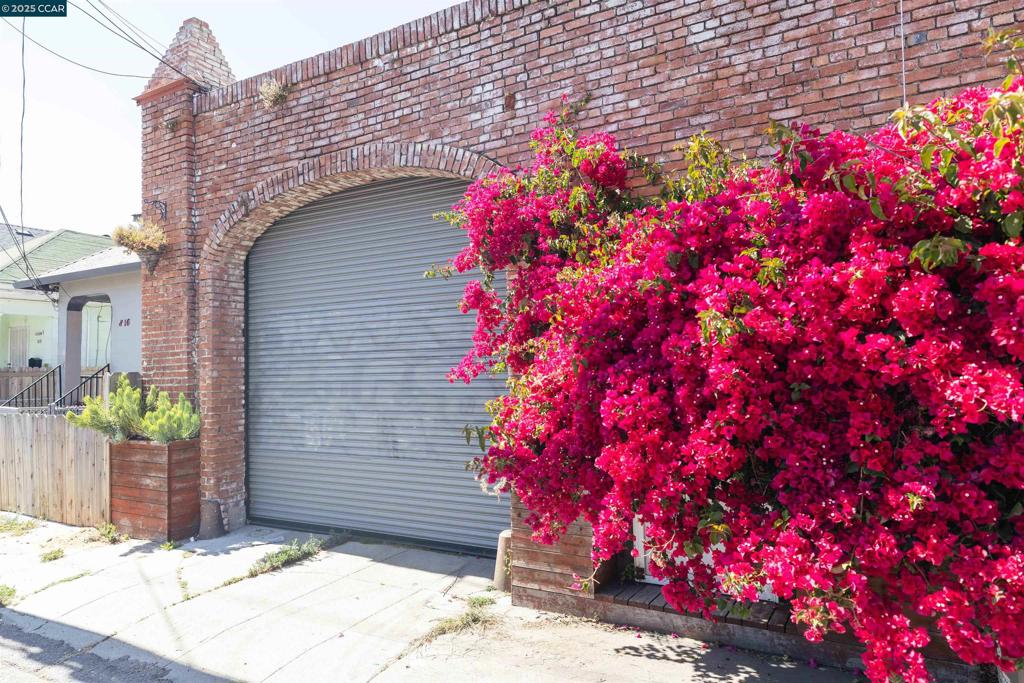 WEST OAKLAND - Residential Income
