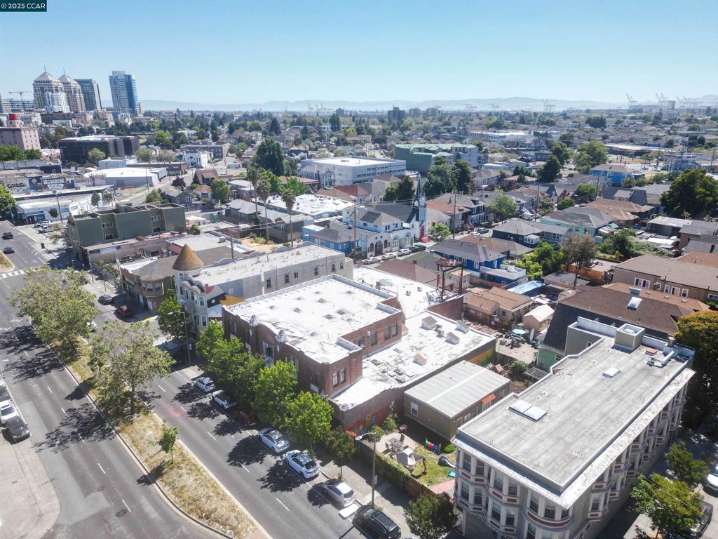 WEST OAKLAND - Residential Income