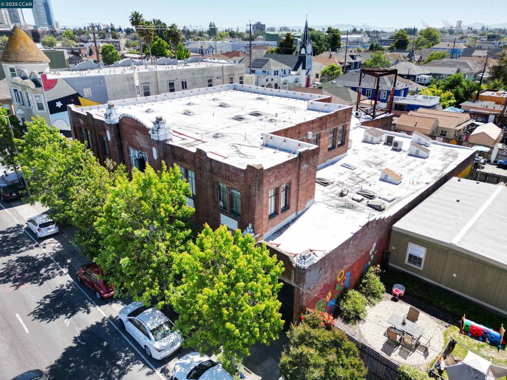 WEST OAKLAND - Residential Income