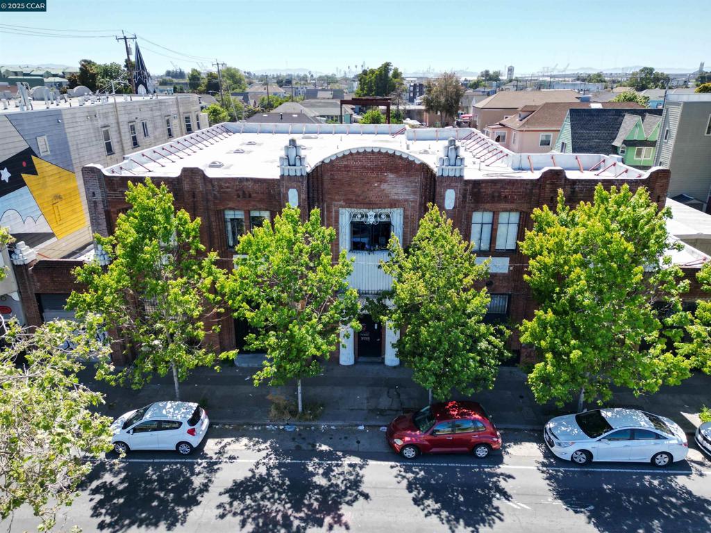 WEST OAKLAND - Residential Income