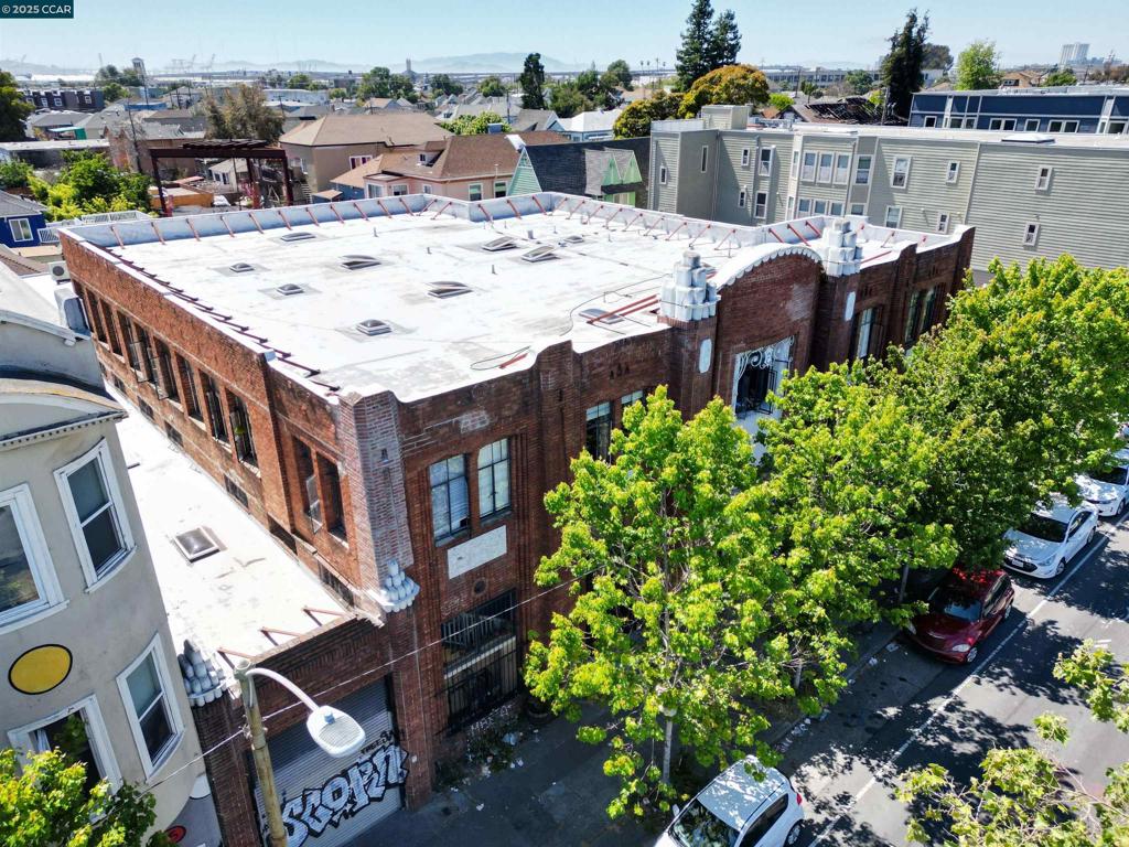 WEST OAKLAND - Residential Income