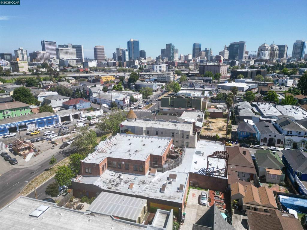 WEST OAKLAND - Residential Income