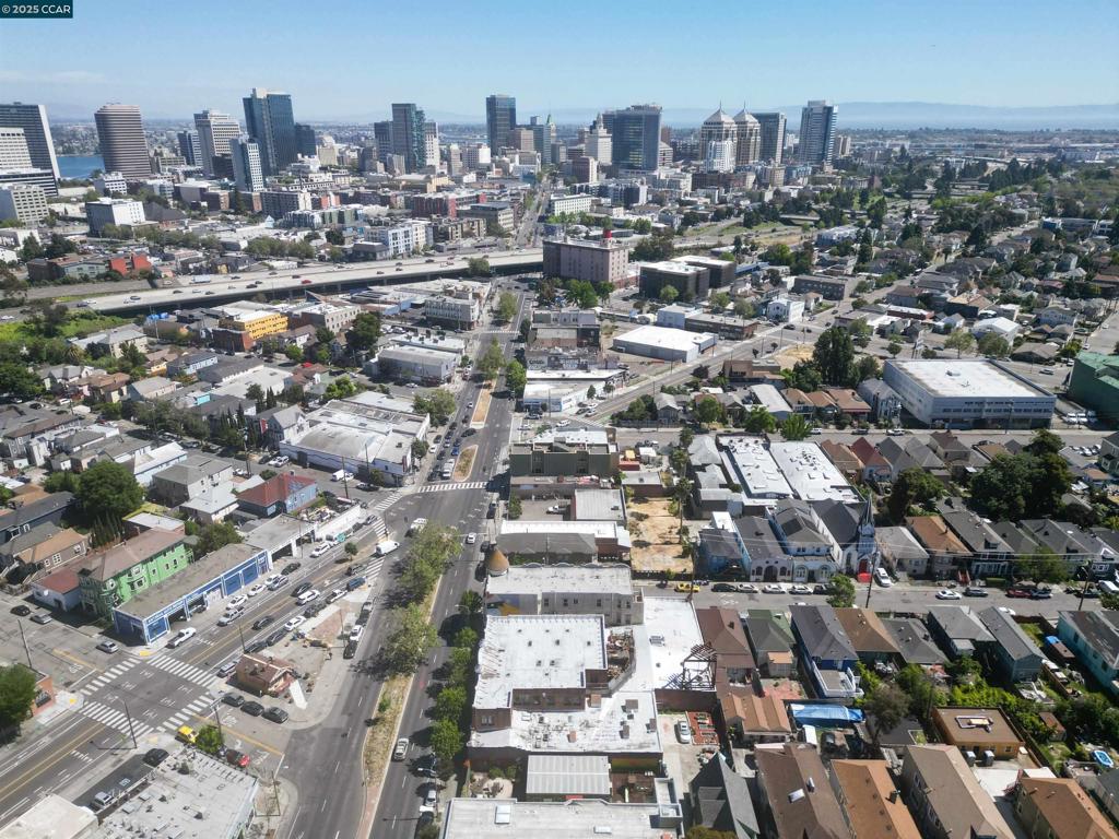 WEST OAKLAND - Residential Income