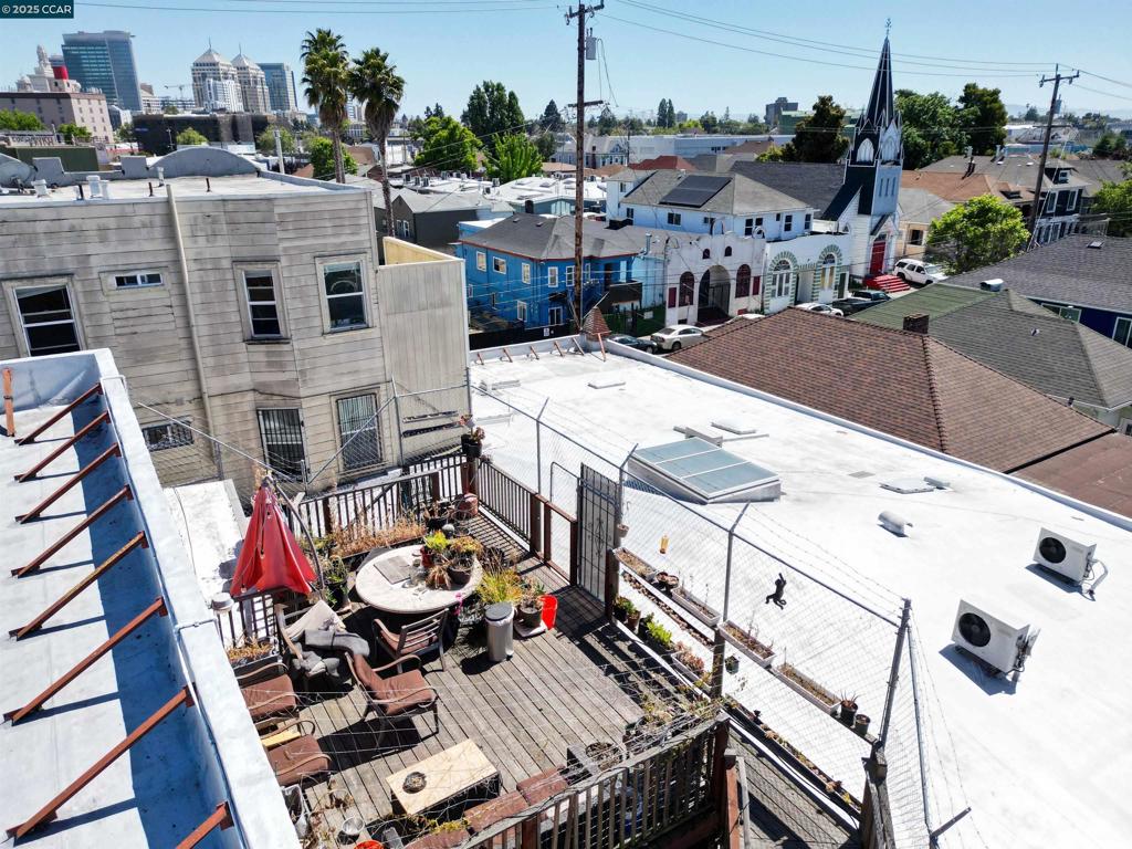 WEST OAKLAND - Residential Income
