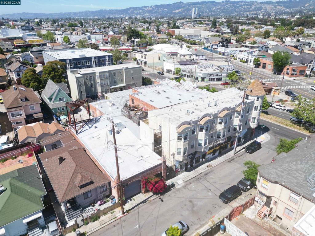 WEST OAKLAND - Residential Income