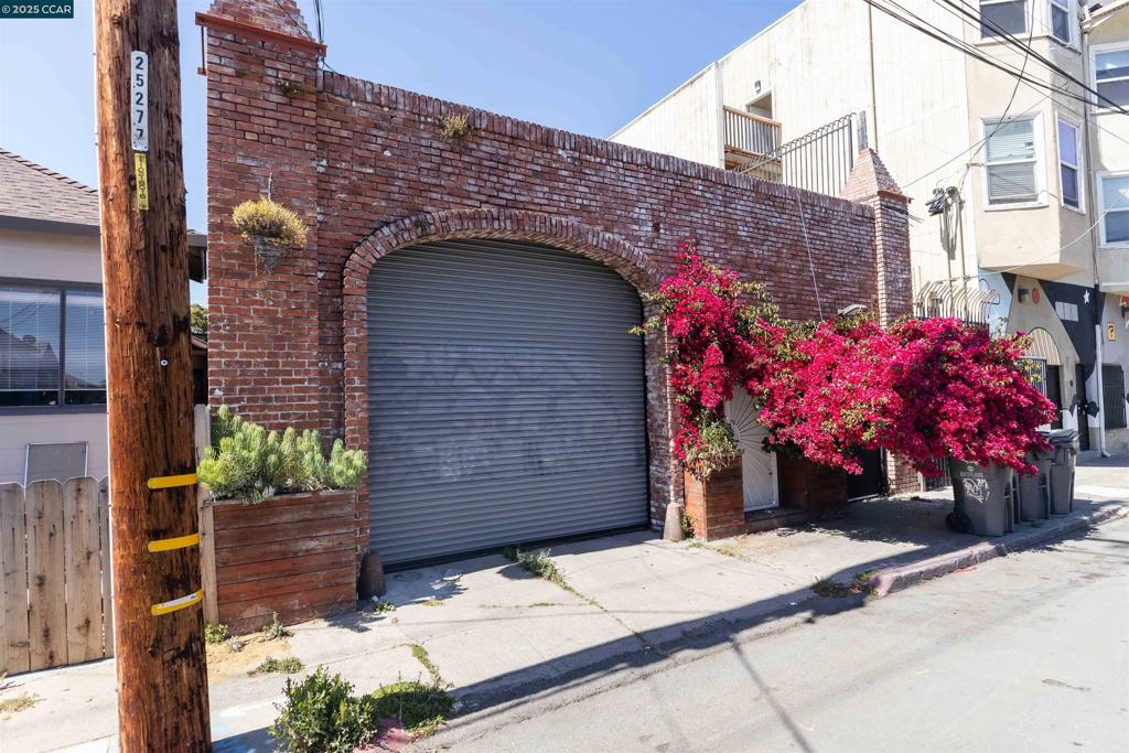 WEST OAKLAND - Residential Income