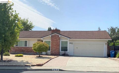 Photo of 235 Donegal Way, Martinez, CA 94553 (MLS # 41127780)