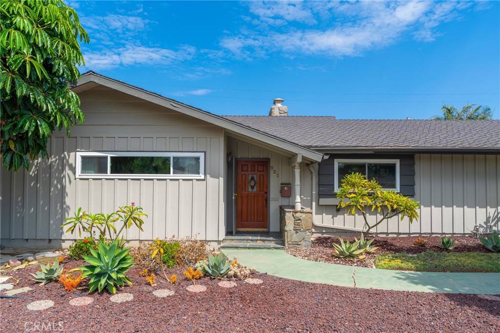 921 W Pioneer Drive