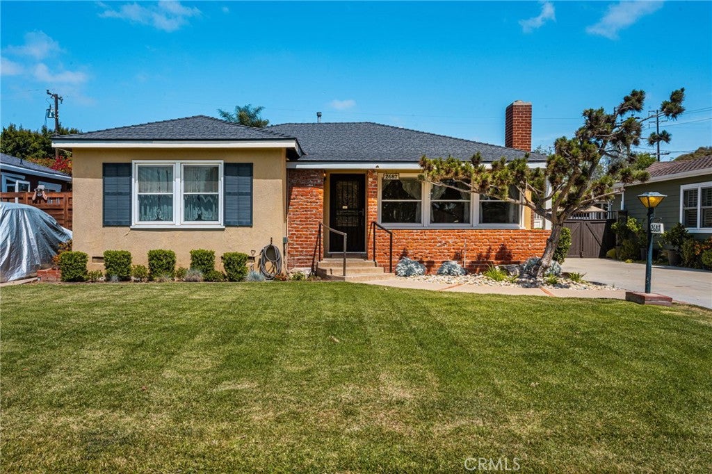 2687 Riverside, Costa Mesa CA 92627 - Photo 1