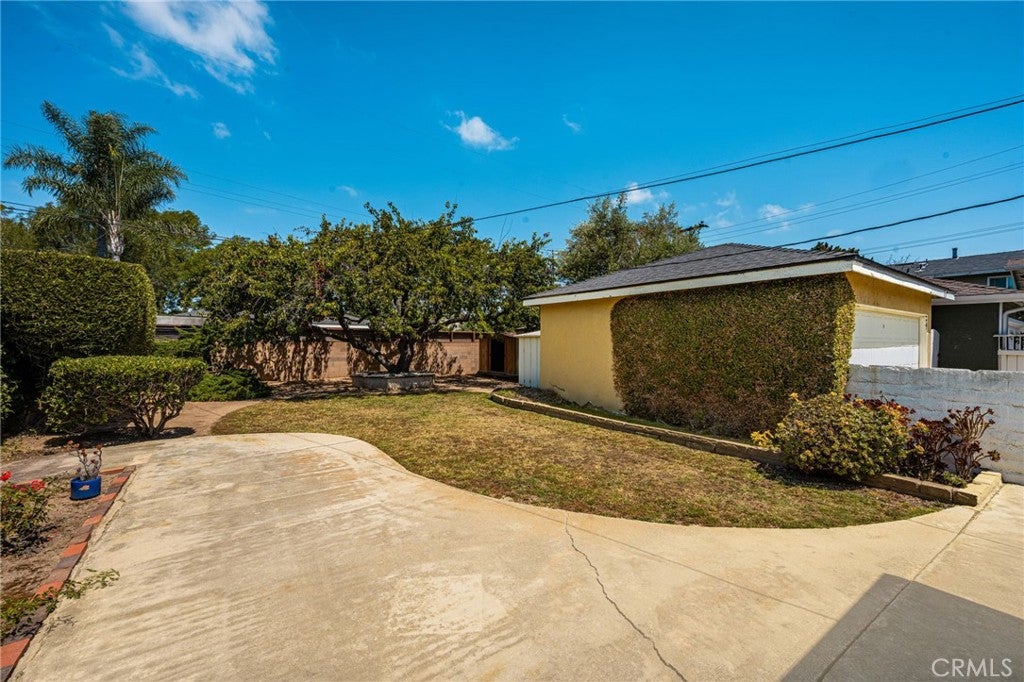 2687 Riverside, Costa Mesa CA 92627 - Photo 20