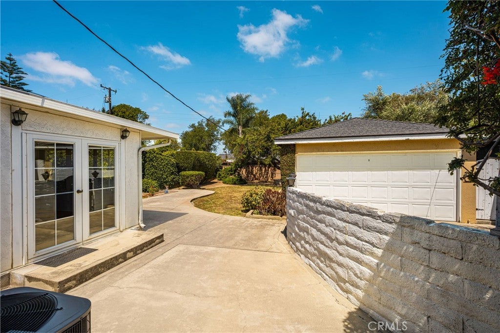 2687 Riverside, Costa Mesa CA 92627 - Photo 17