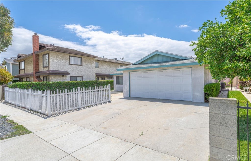 10921 Walnut