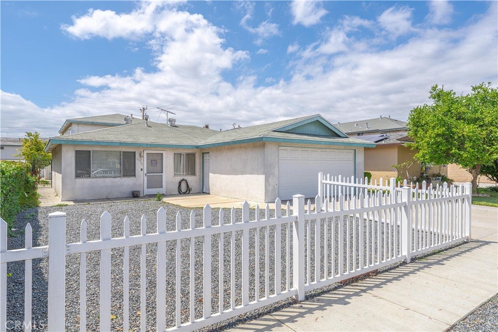 10921 Walnut