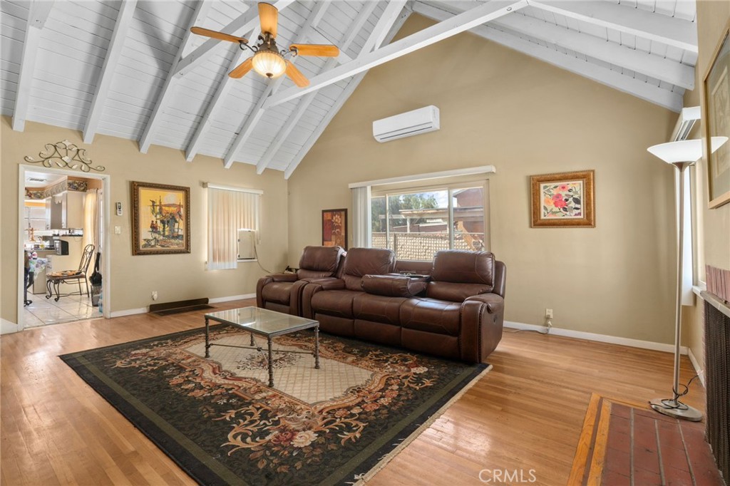 650 N Acacia