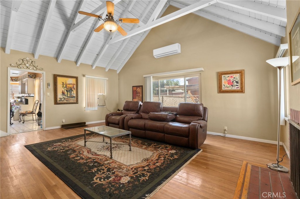 650 N Acacia