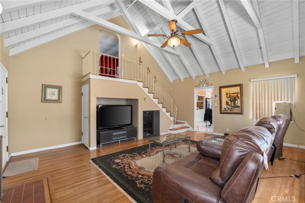 650 N Acacia