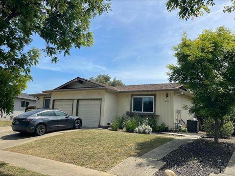 Photo of 624 Vasona Avenue, Los Gatos, CA 95032 (MLS # ML82047225)