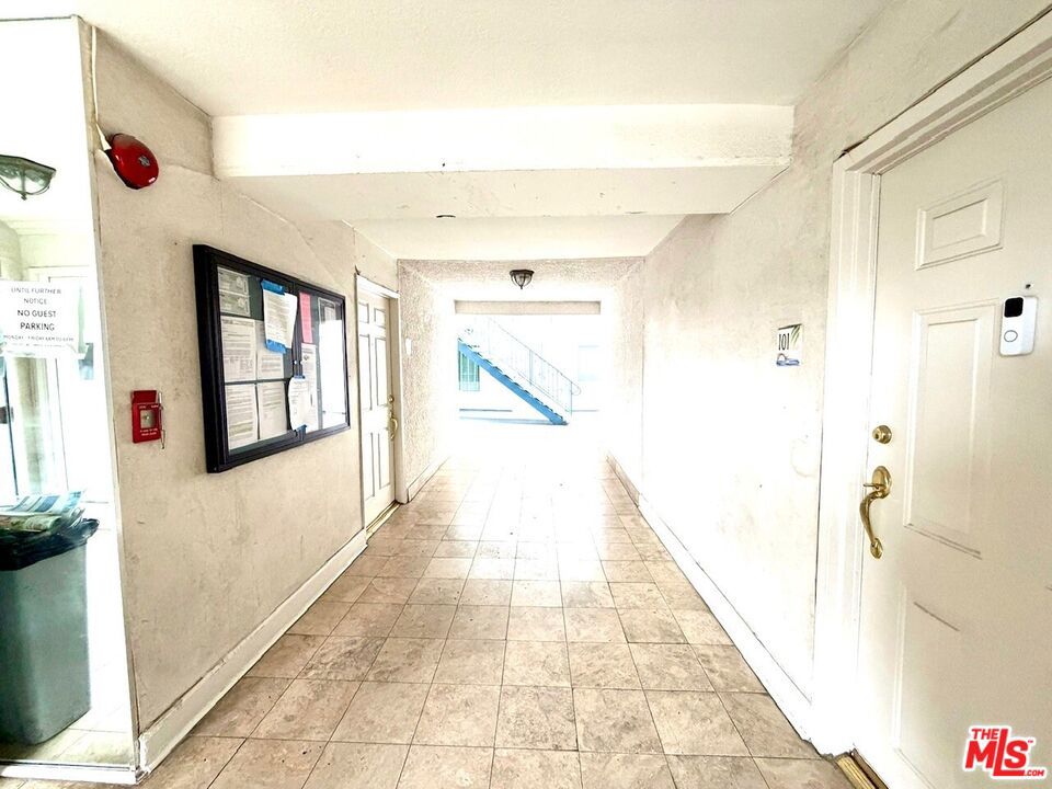 7035 Woodley Avenue 203