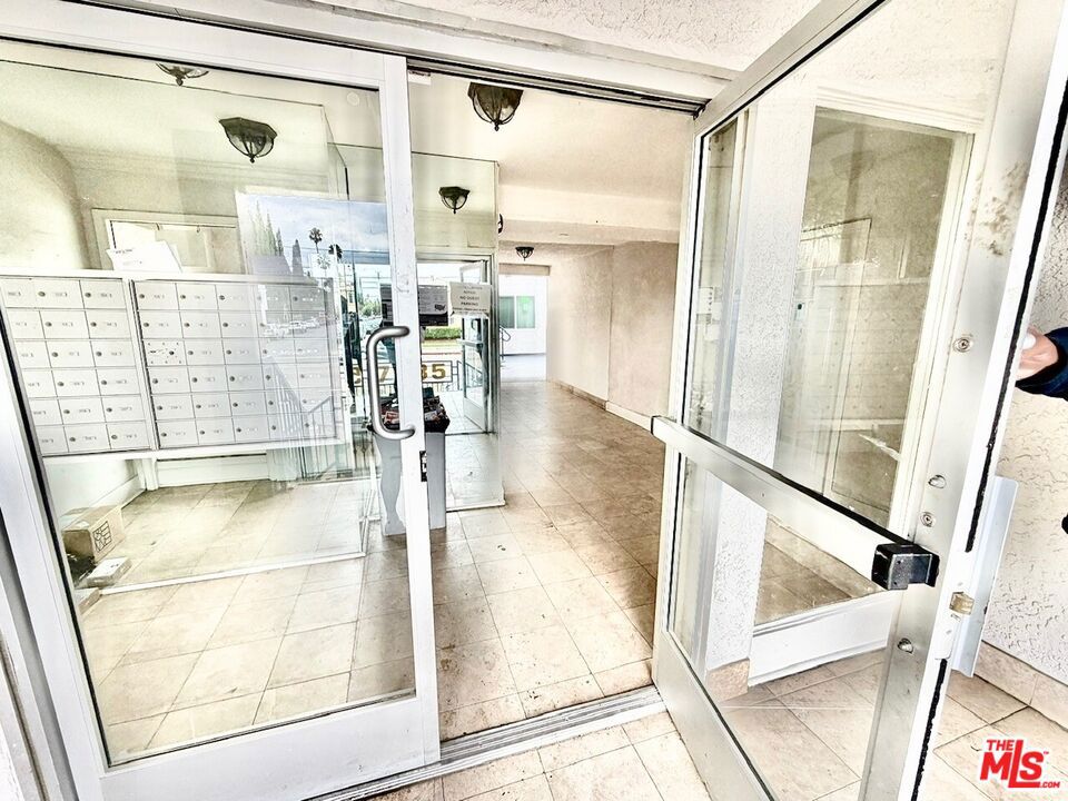 7035 Woodley Avenue 203